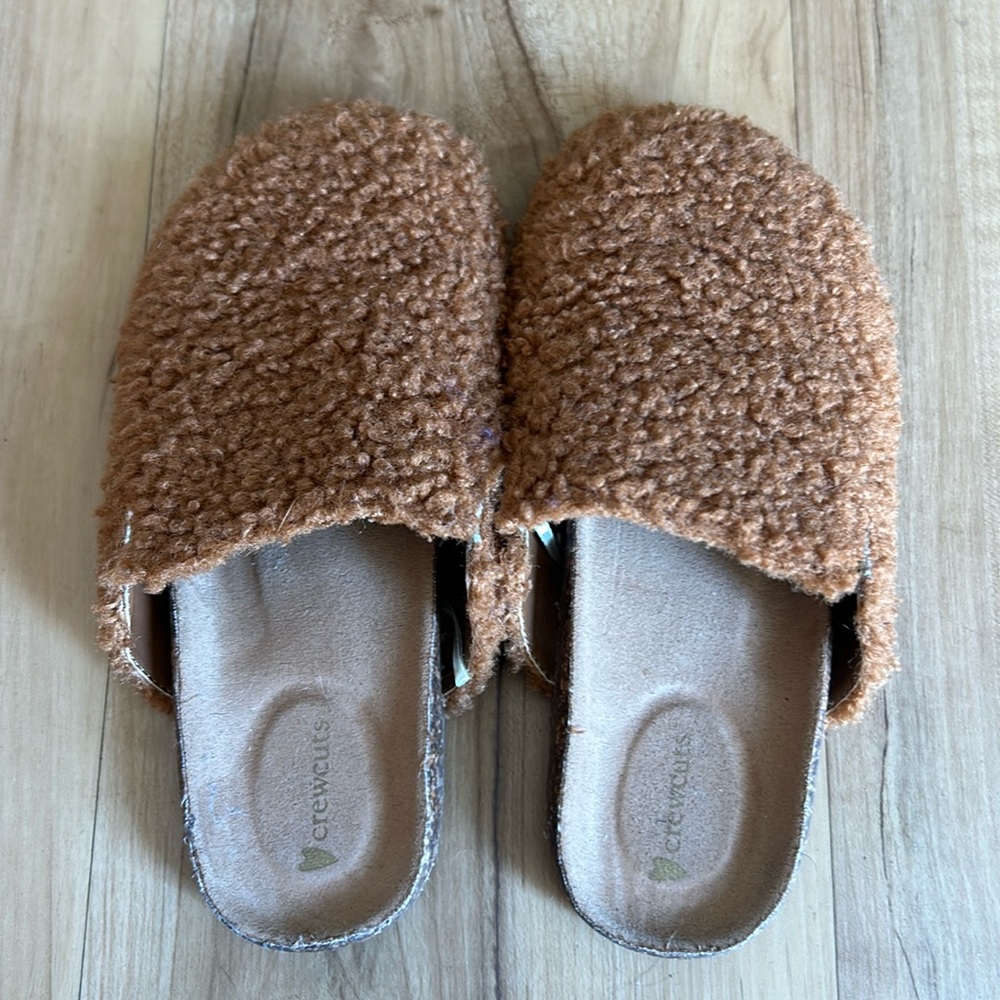 Crew cuts clogs